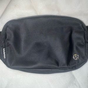 Lululemon Everywhere Belt Bag